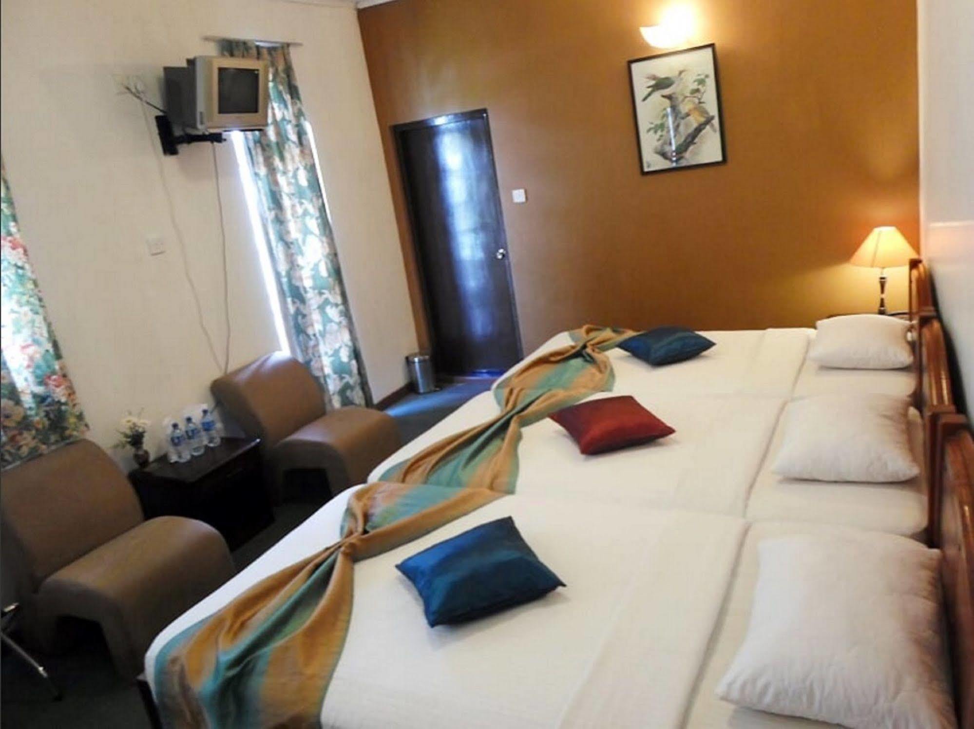 Binota Hotel ヌワラ・エリヤ エクステリア 写真